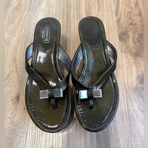 Coach Size 6.5B Green Shimmer Leather Cork Wedge Thong Sandals Fair Condition